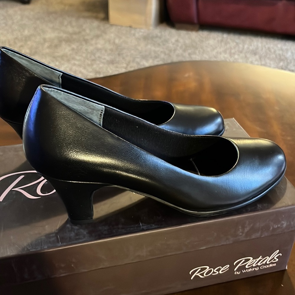 Walking Cradles Black Low Heel Pumps
